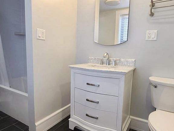 5th image of 125 Tremont Ave #2L