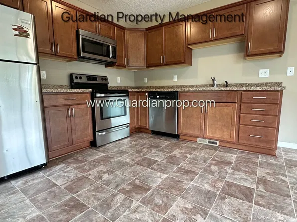 11948 Emery Village Dr N, Champlin, MN 55316