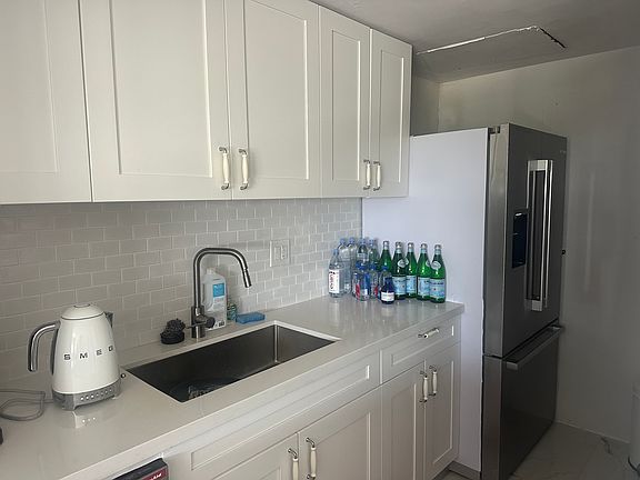4th image of 880 NE 69th St APT 11