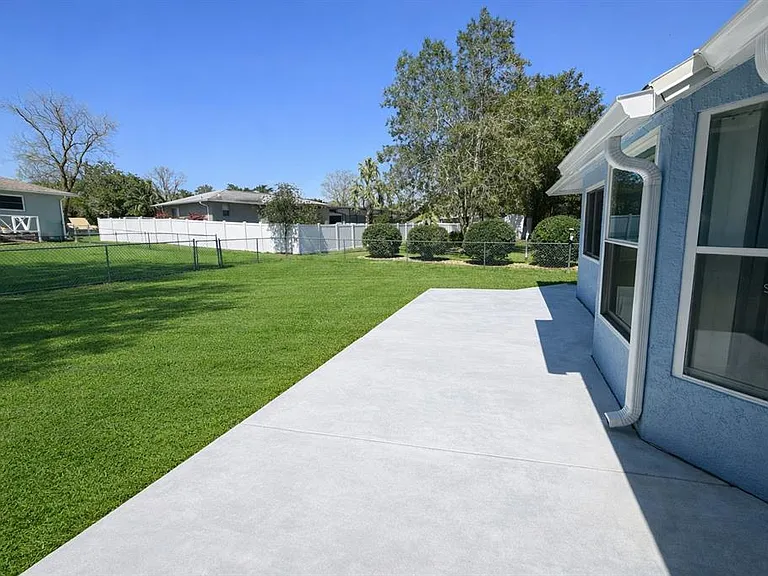 3442 N Tamarisk Ave — Photo 14