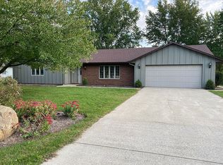 5454 Pin Oak Cir, Sheffield Village, OH