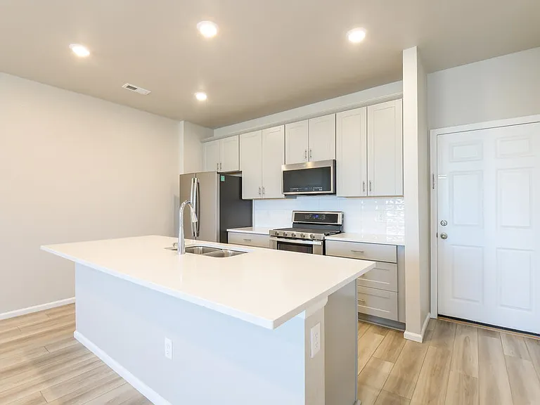 13959 Vispo Way — Photo 8