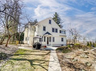 20 W Schantz Ave, Oakwood, OH 45409