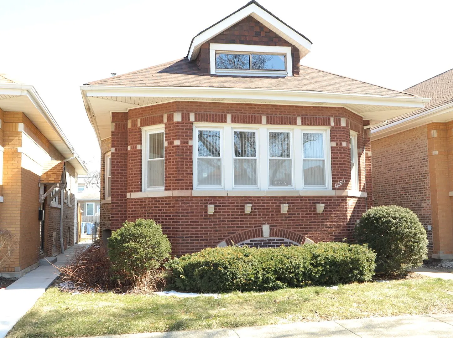 9315 S Racine Ave photo 1
