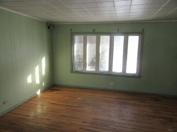3rd image of 231 Dewey Ave