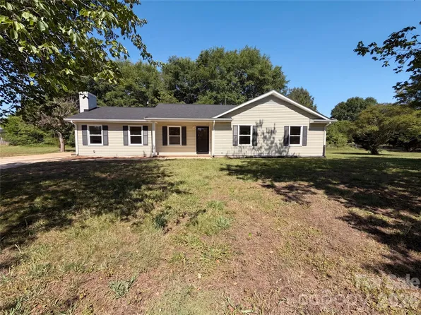 4700 Misty Hill Ln, Gastonia, NC 28056