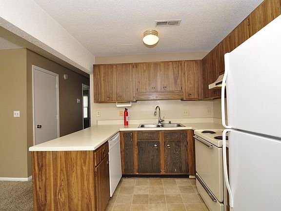 3rd image of 2701 Lantern Walk SE APT C