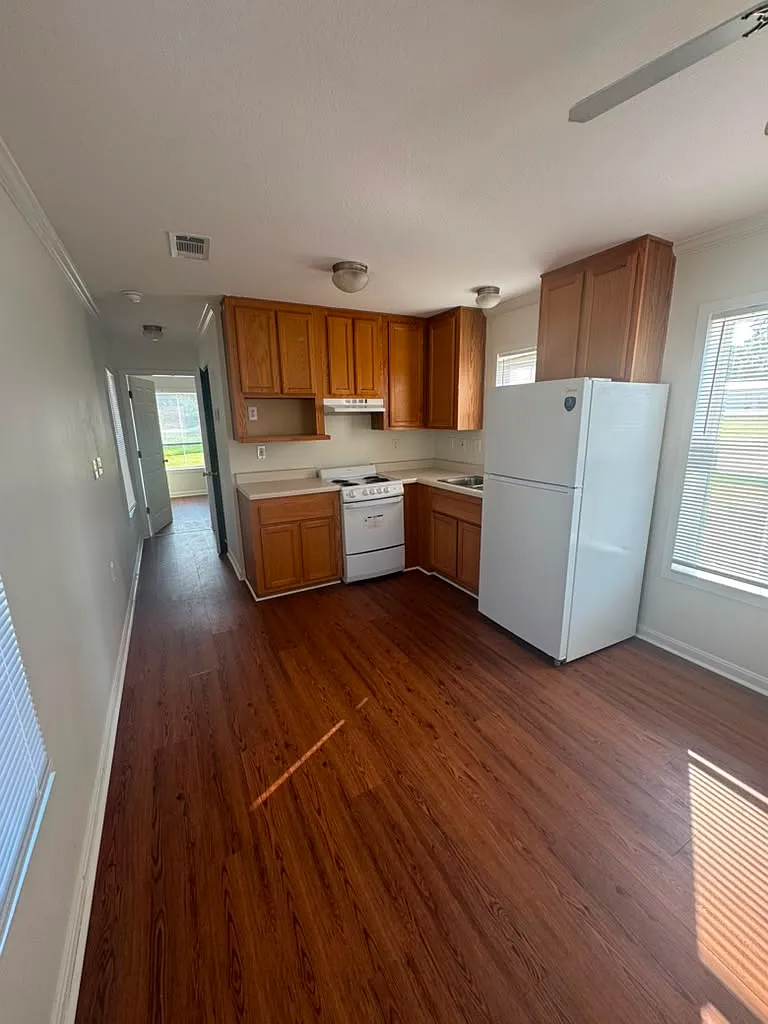 1 bed, 700 sqft, $1,050 — Photo 2