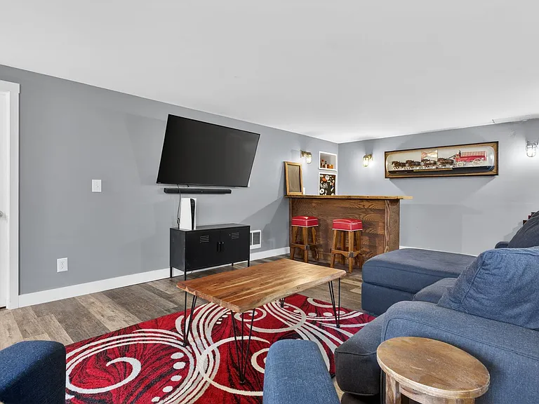 9 Stephen Dr — Photo 32