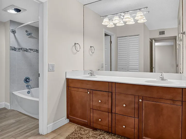 21211 Lago Cir #C — Photo 22