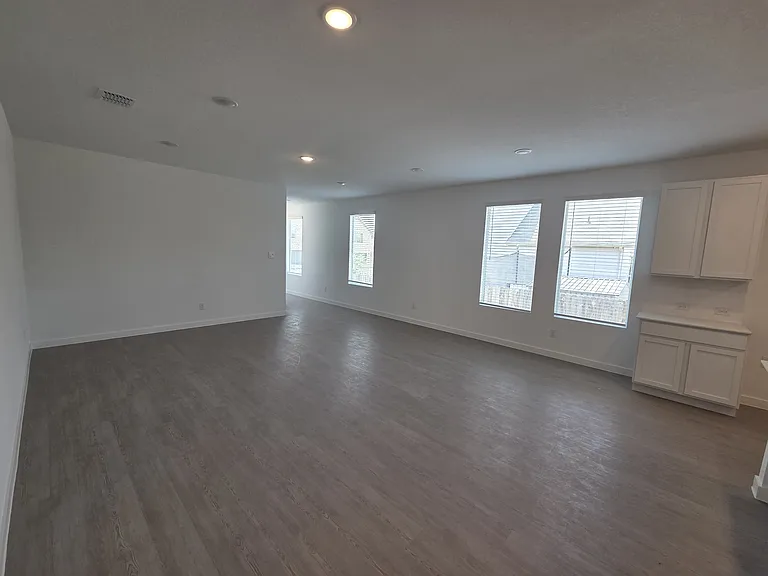 6315 Mifflin Way — Photo 5