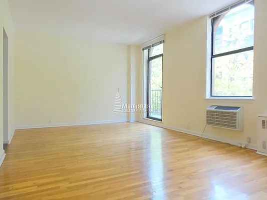 Rented by Manhattan Connection | media 21