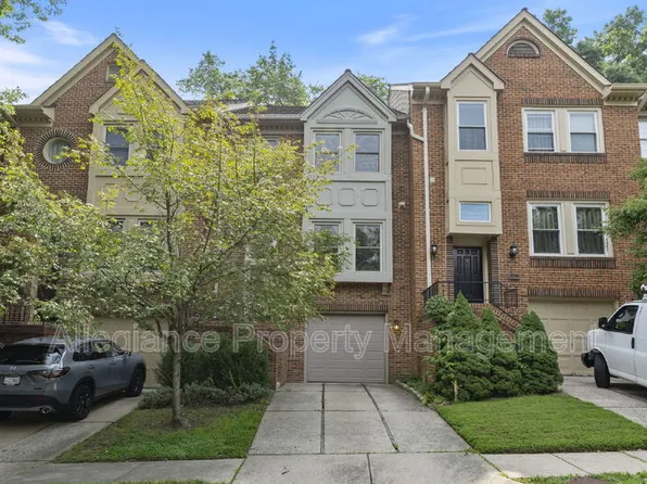 3915 Green Look Ct, Fairfax, VA 22033