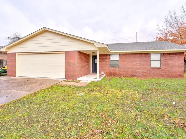 706 S 12th St, Marlow, OK 73055