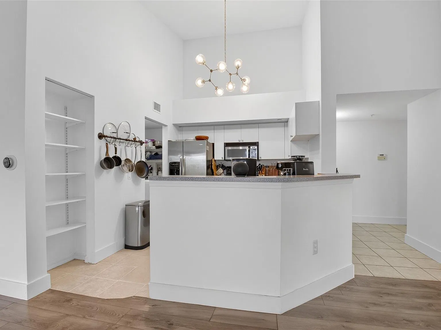 3 bed, 2.0 bath, 1233 sqft, $2,600 — Photo 3