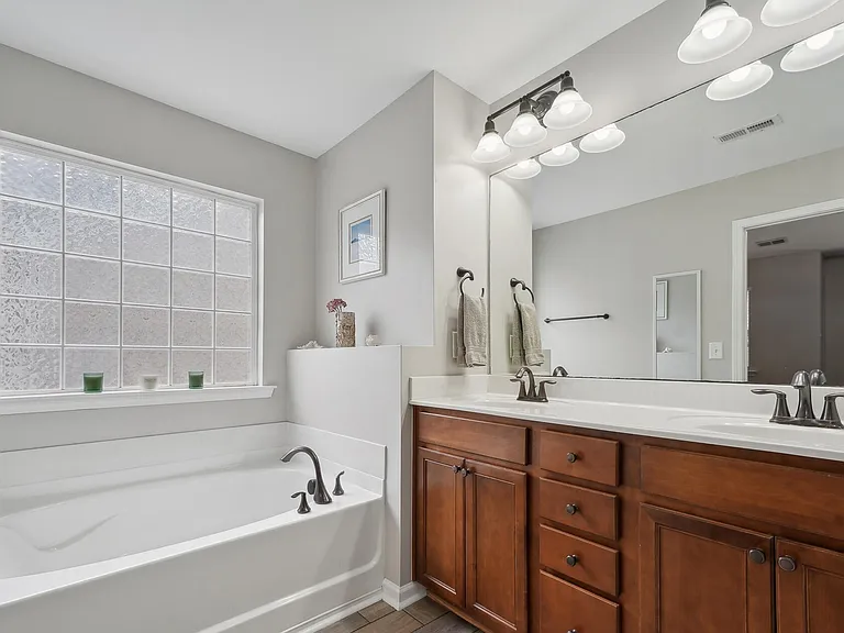 504 Hammond Oak Ln — Photo 15
