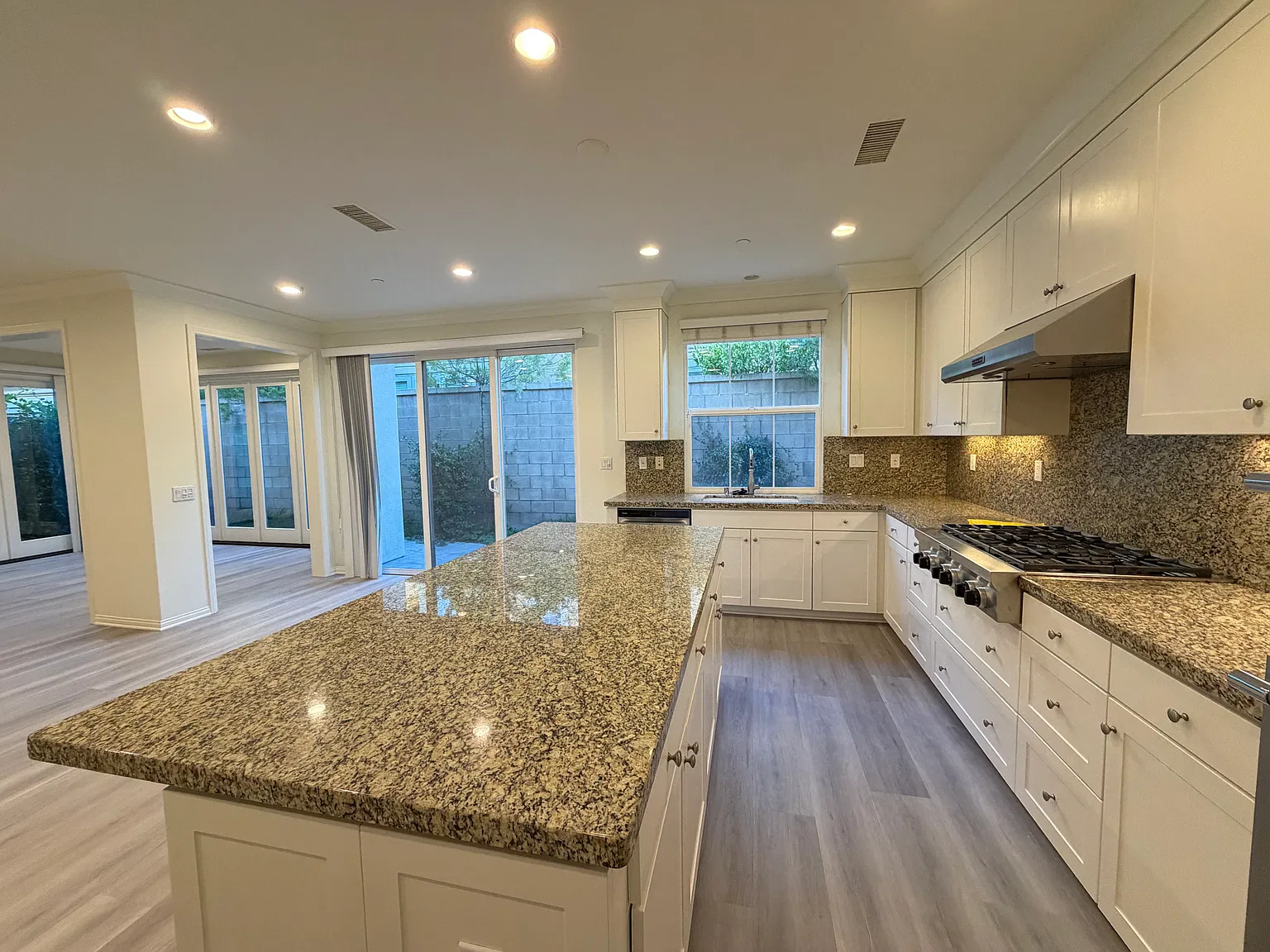 4 bed, 2691 sqft, $7,200 — Photo 3