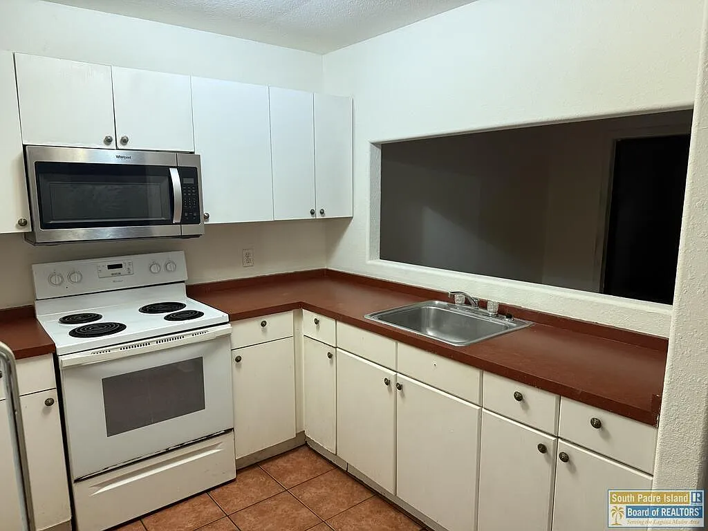3 bed, 2.0 bath, 1200 sqft, $1,350 — Photo 2