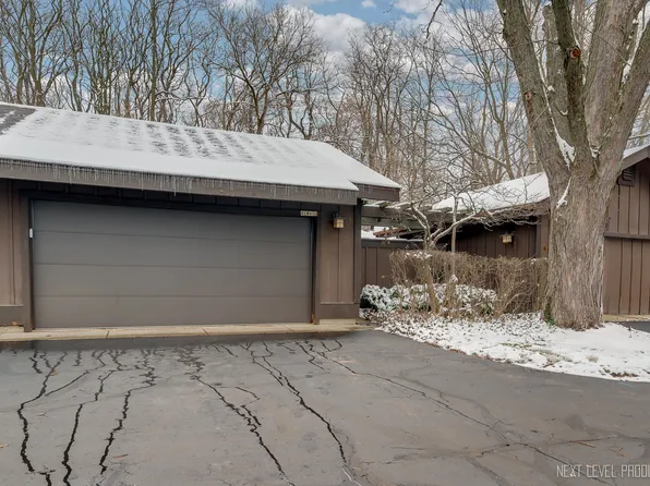 42W470 Redbud Ct, Saint Charles, IL 60175