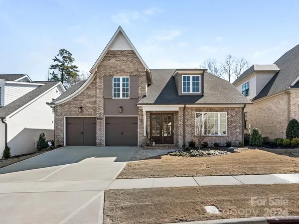 2018 Enclave Park Dr, Charlotte, NC 28211