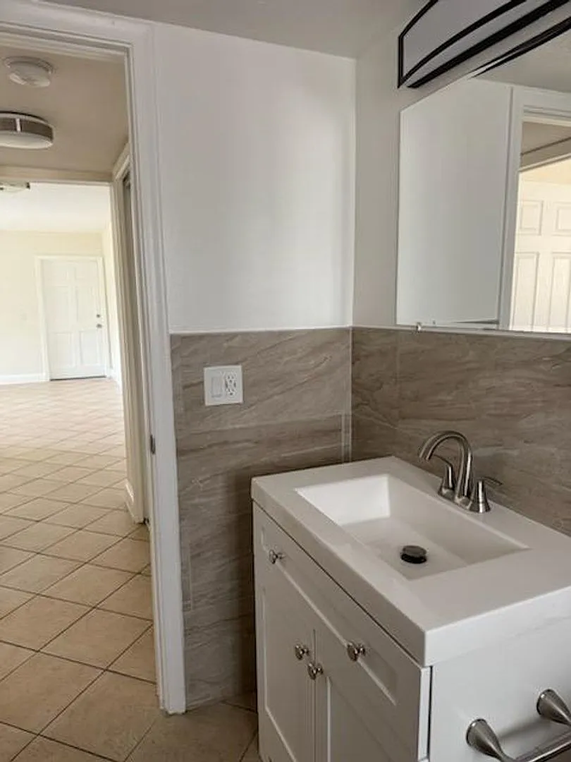 OCEAN PARK SOUTH APARTMENTS 2861 S. SEACREST BLVD BOYNTON BEACH, FL 33435 — Photo 3