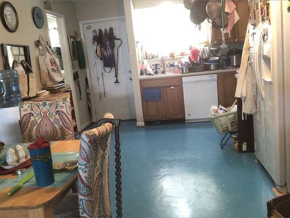 Open floor kitch +has island
