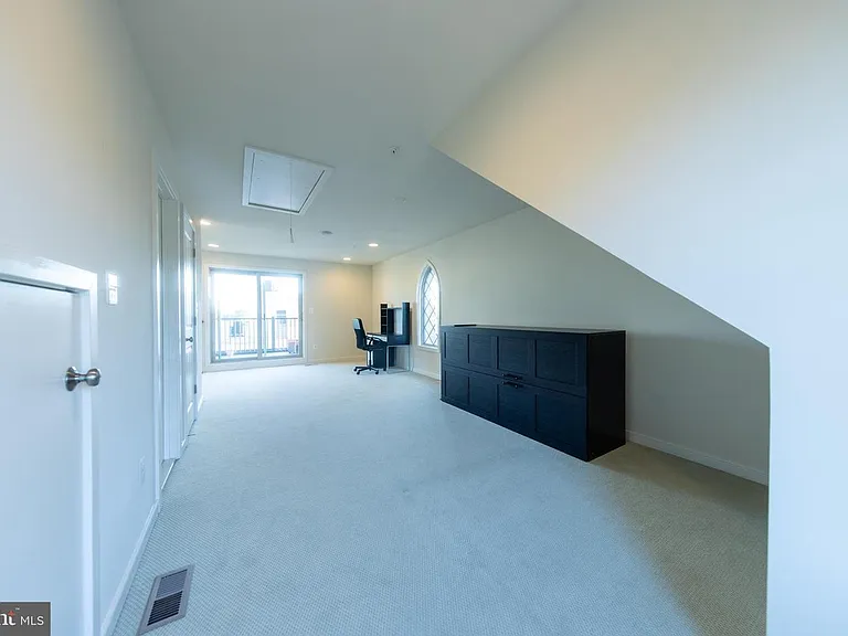 2865 Chancellors Way NE — Photo 16