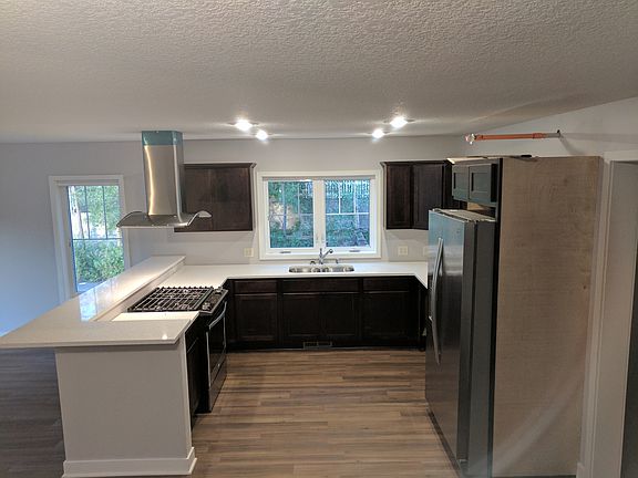 3rd image of 220 Larpenteur Ave W