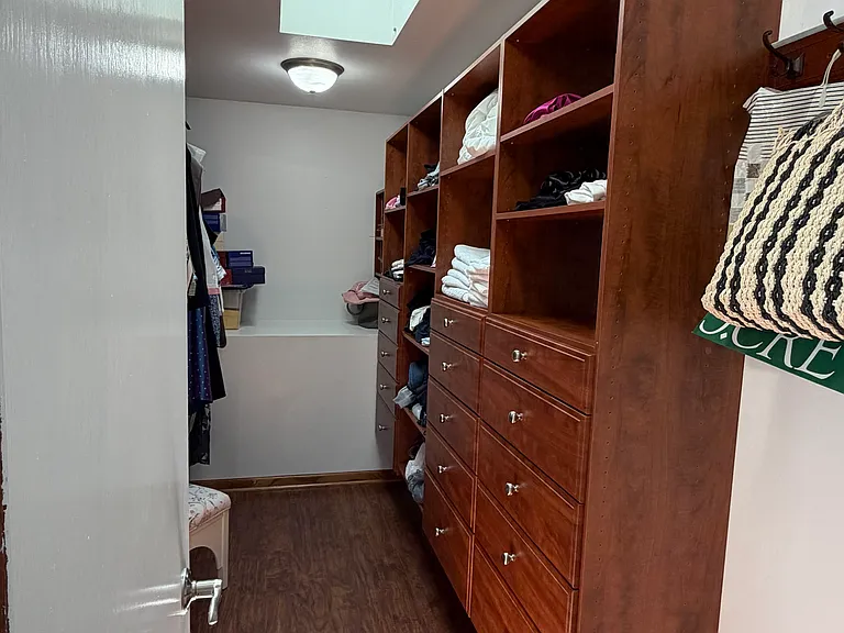W176N8625 Sunset Ridge Dr — Photo 14