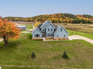 W6111 Chapel Rd, Mauston, WI 53948