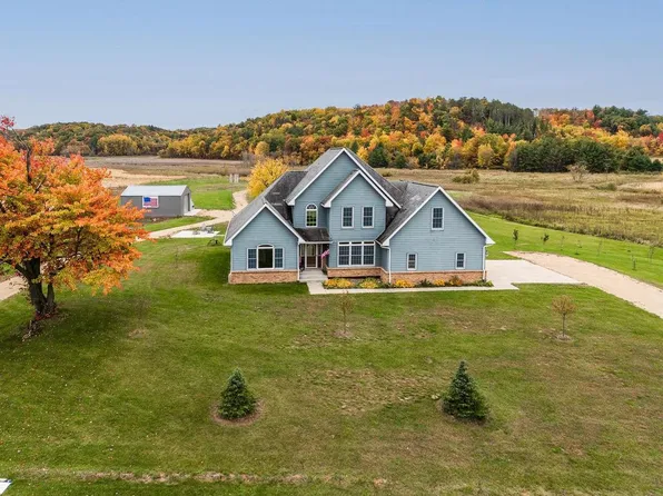 W6111 Chapel Road, Mauston, WI 53948