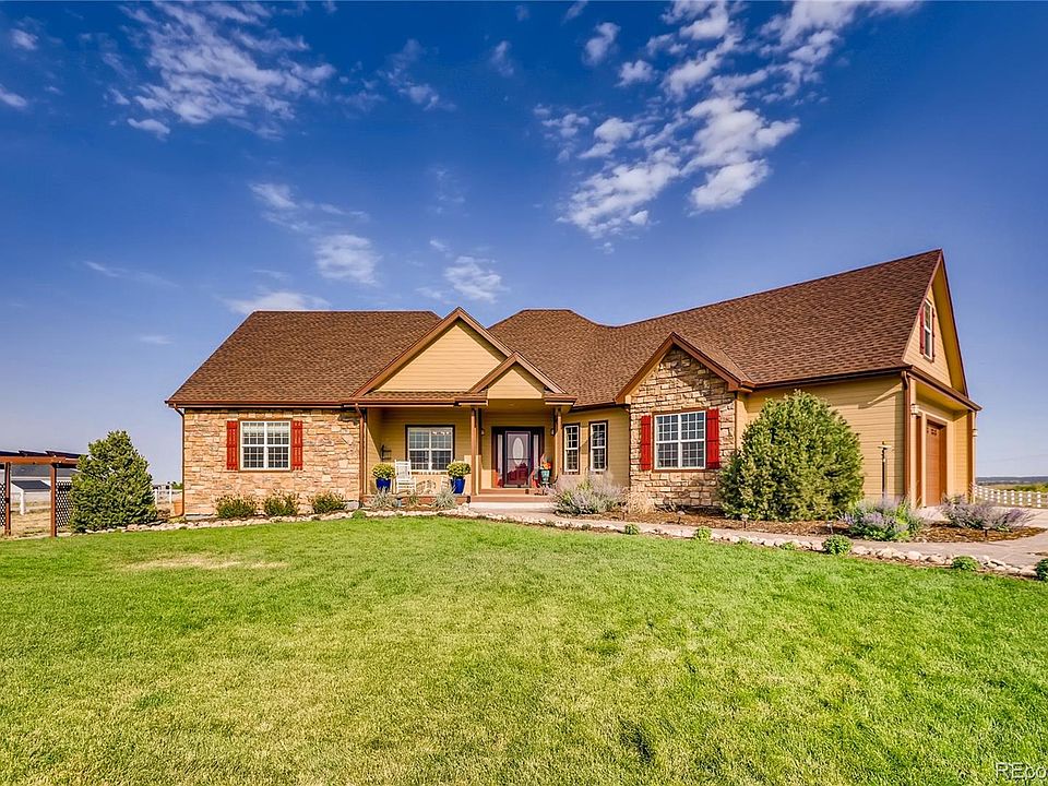 2nd image of 41110 Round Hill Cir
