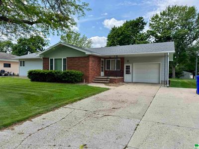 215 10th Ave SE, Le Mars, IA, 51031