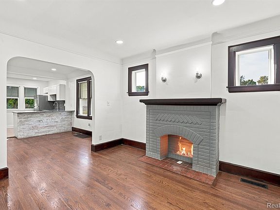 3rd image of 6015 Woodhall St