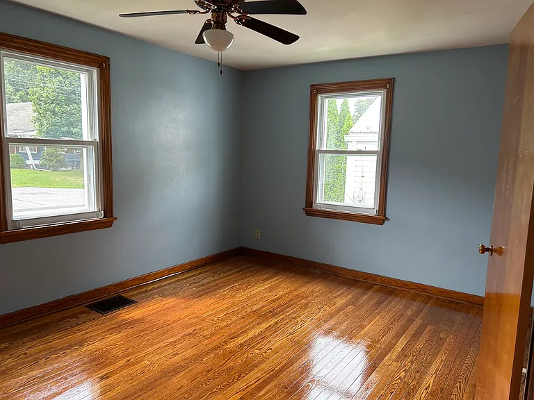137 Jodon Ave — Photo 5