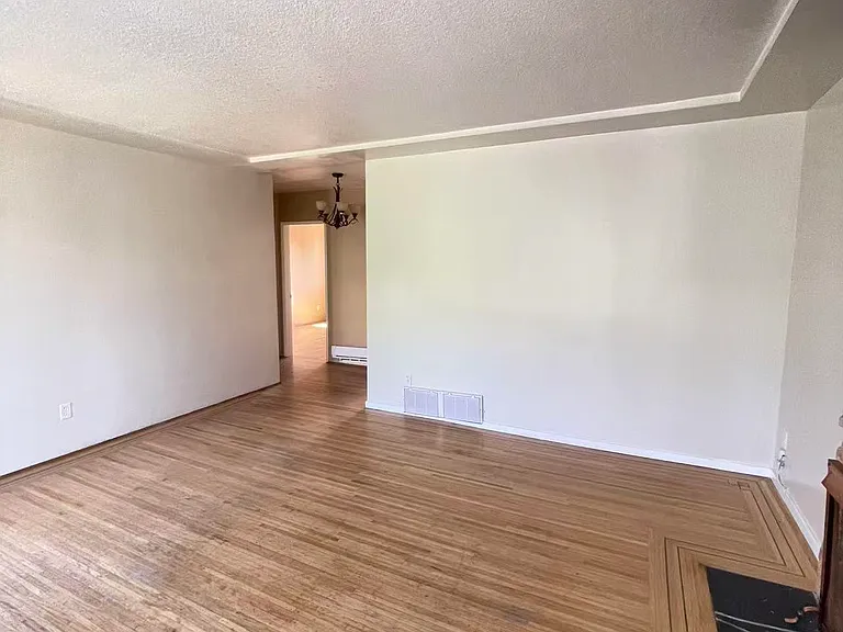 100 Sea Ave — Photo 4