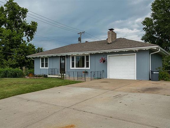 3rd image of 1933 N 86th St