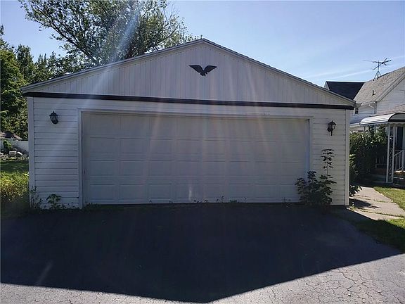 3rd image of 41 Buffalo St