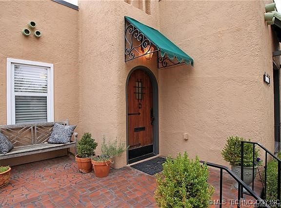 2nd image of 1532 S Florence Ave