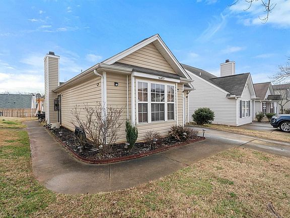 3rd image of 326 Glenlea Ln