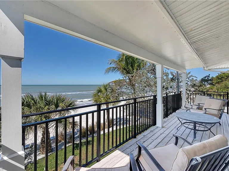 1065 Gulf Shore Blvd N #201 — Photo 2