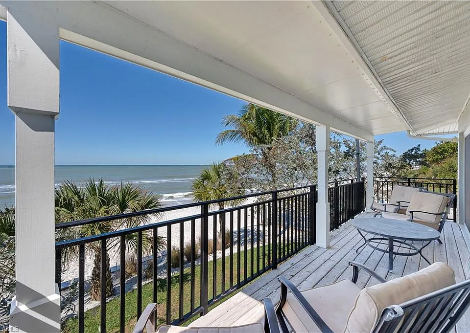 1065 Gulf Shore Blvd N #201