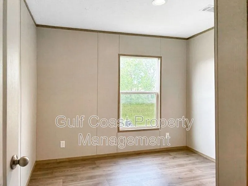 5 bed, 3.0 bath, 2280 sqft, $2,500 — Photo 3