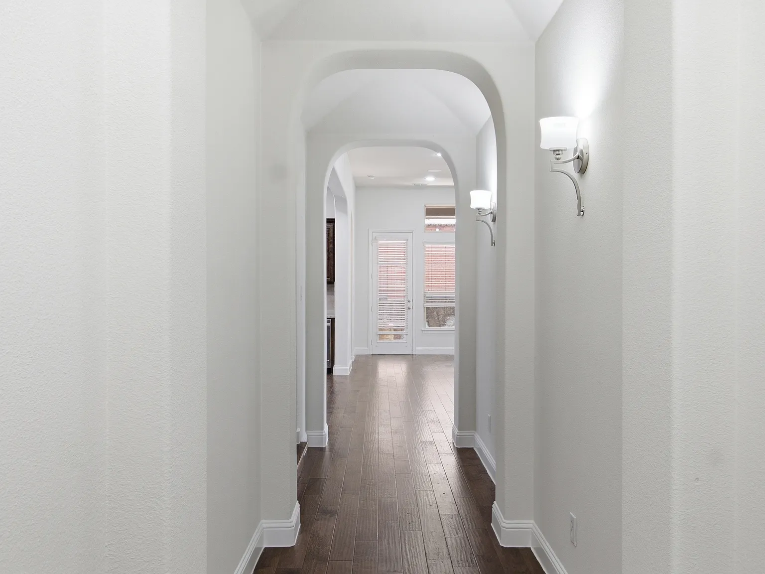 4 bed, 2669 sqft, $3,450 — Photo 4