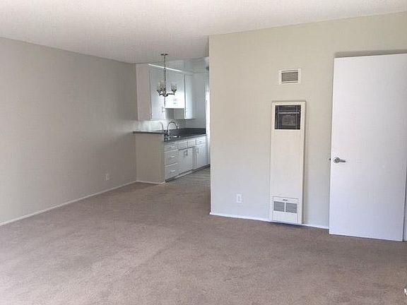 5th image of 834 10th St APT 6