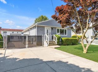 493 43rd St, Lindenhurst, NY 11757