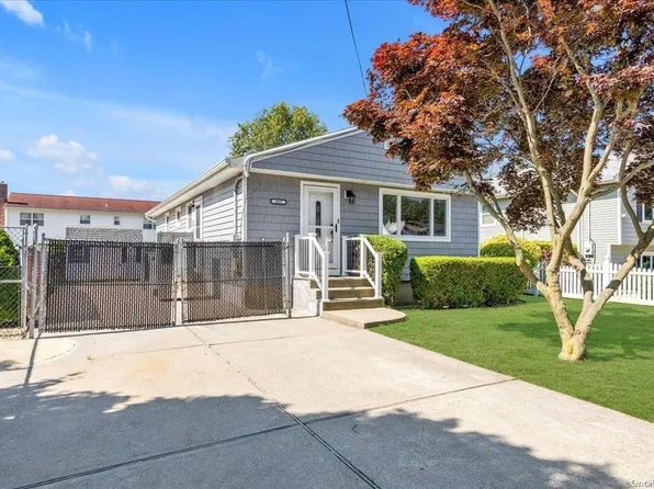 493 43rd Street, Lindenhurst, NY 11757