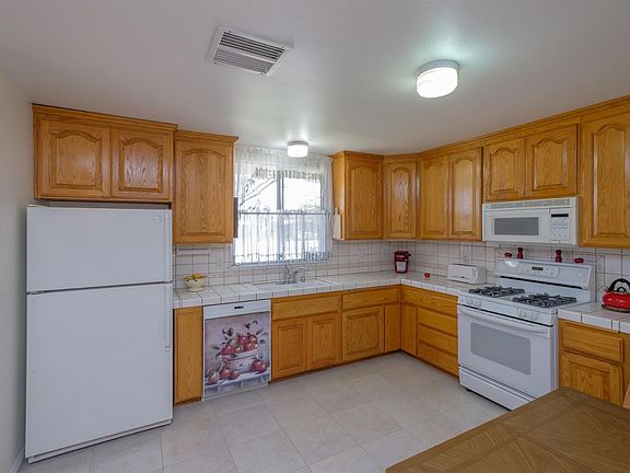 2nd image of 10688 Cottonwood Ave