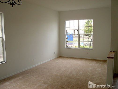 3rd image of 4346 Huddlestone Dr