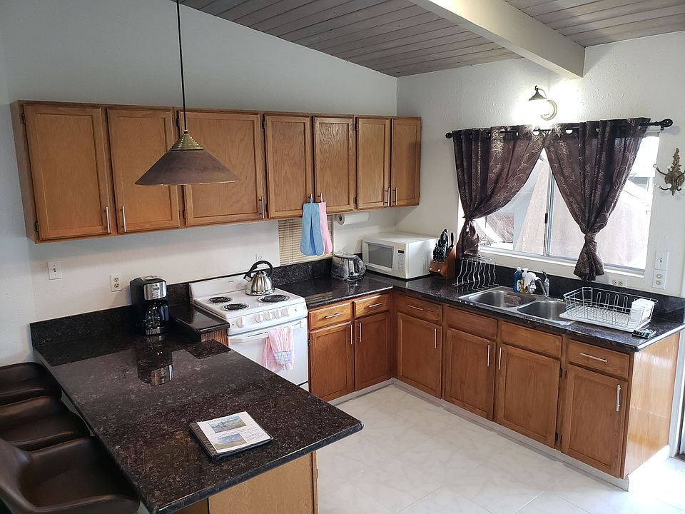 Full Kitchen with everything you need.